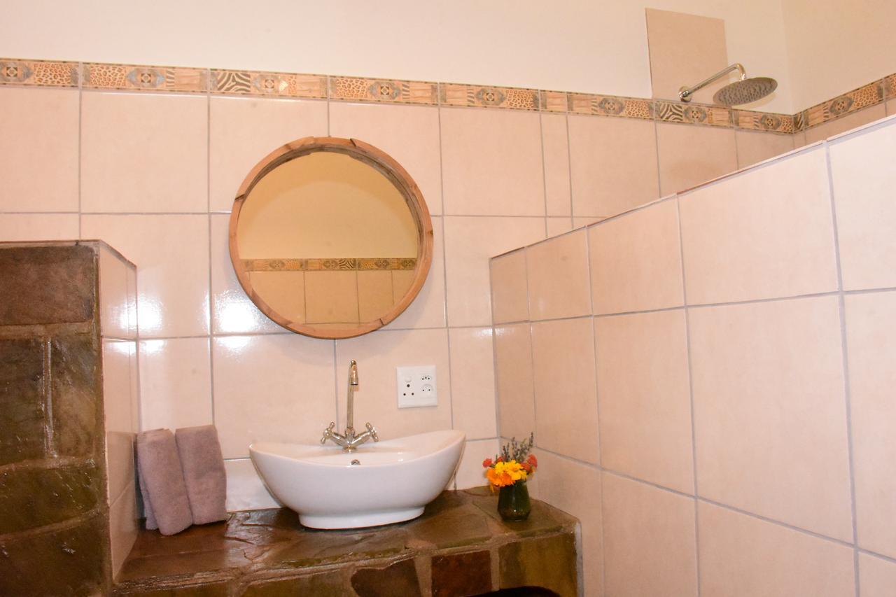 Cheetah View Lodge Otjiwarongo Bagian luar foto